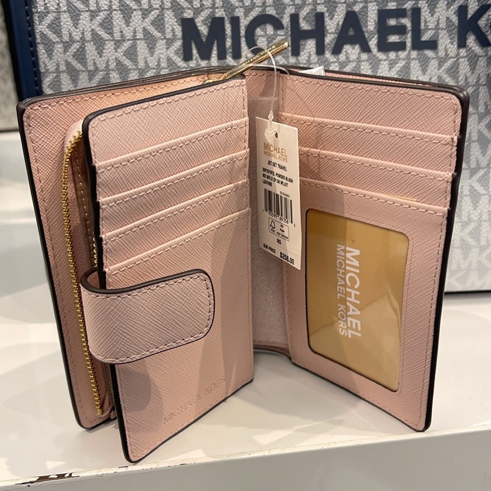 Michael Kors Medium Saffiano Leather Wallet
Powder Blush
NWT
L - Picture 14 of 16